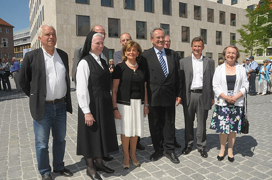 Gute Nachbarschaft demonstriert man hier beim Festwochenende St. Jakobsplatz (Foto. Ingrid Grossmann)